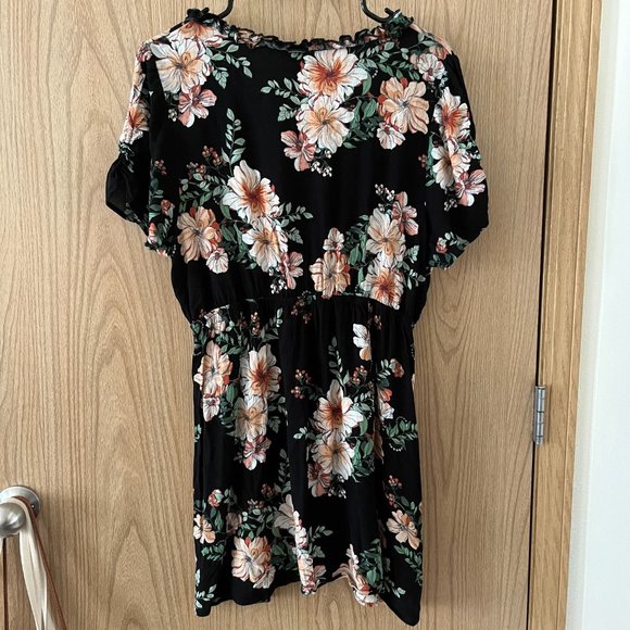 Xhilaration NWOT Women's Floral Print Short Sleeve Ruffle Trim Wrap Dress - Picture 4 of 7